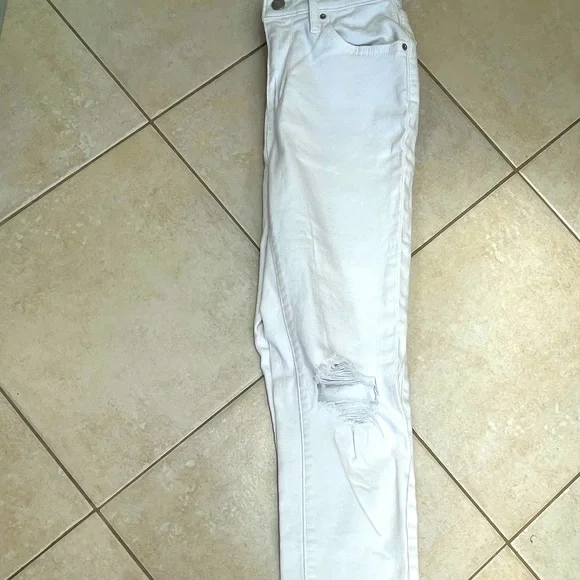 Levi’s white high rise skinny jeans - Picture 2 of 2